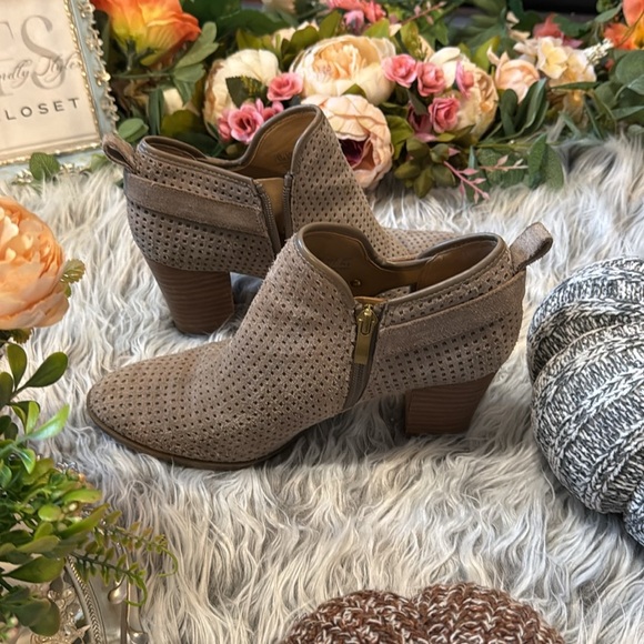 Franco Sarto Dakota Suede Ankle Bootie Tan 7.5 - Picture 7 of 12